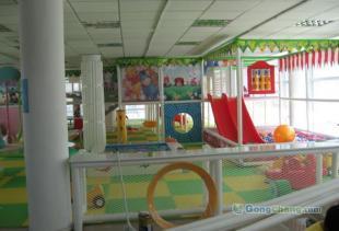 專業(yè)定制與無(wú)憂安裝 打造安全有趣的兒童淘氣堡樂園